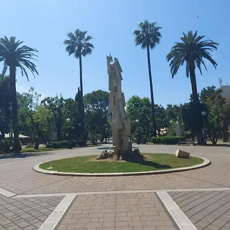 Characteristic Garibaldi *