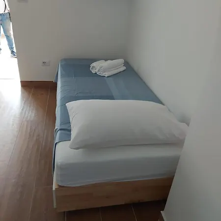 Characteristic Garibaldi *