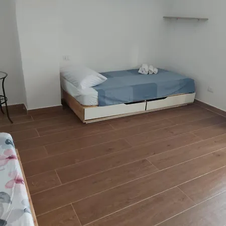 Characteristic Garibaldi باري