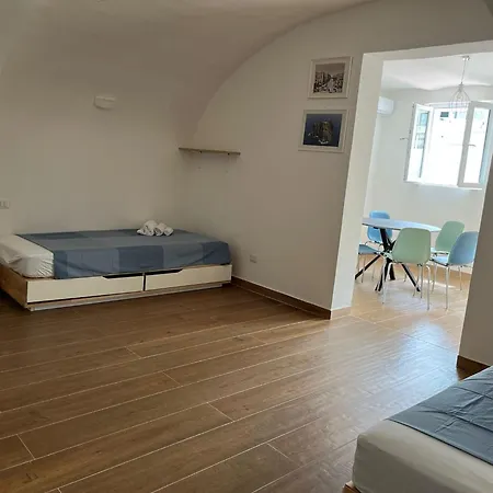 Characteristic Garibaldi Apartment