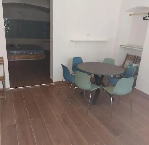 Characteristic Garibaldi * בארי