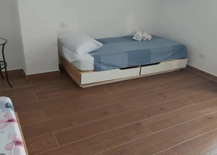 Characteristic Garibaldi בארי